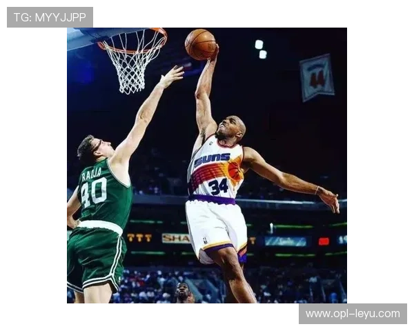 巴克利季后赛篮下强攻效率提升明显拉开与内线对手差距