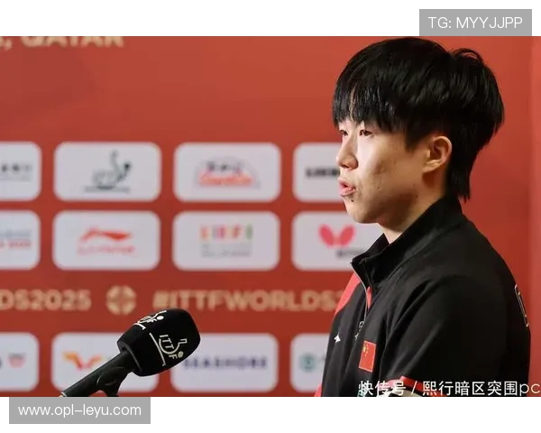 王楚钦训练完直接拎包去秀场，这反差谁懂