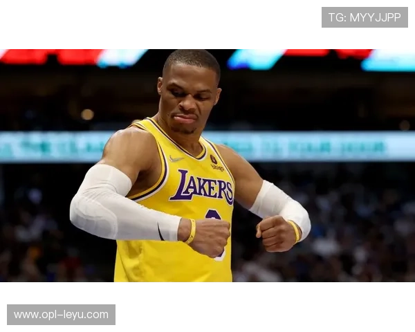 威斯布鲁克无球效率提升，改变湖人进攻结构