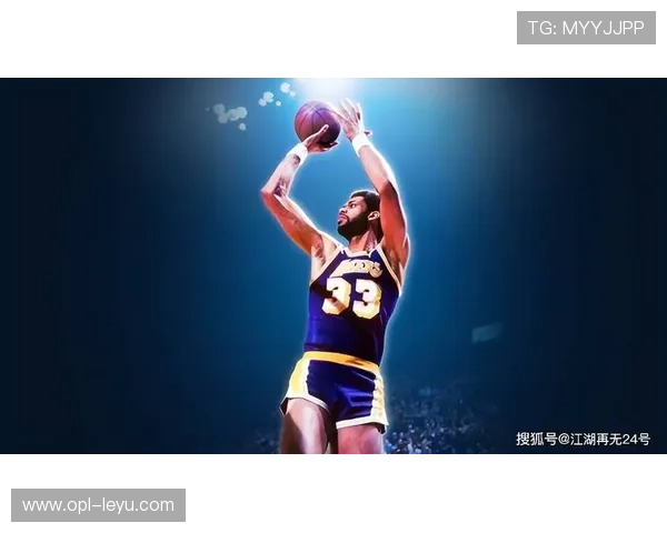 张伯伦单打篮下效率显著优于贾巴尔，奠定内线统治地位