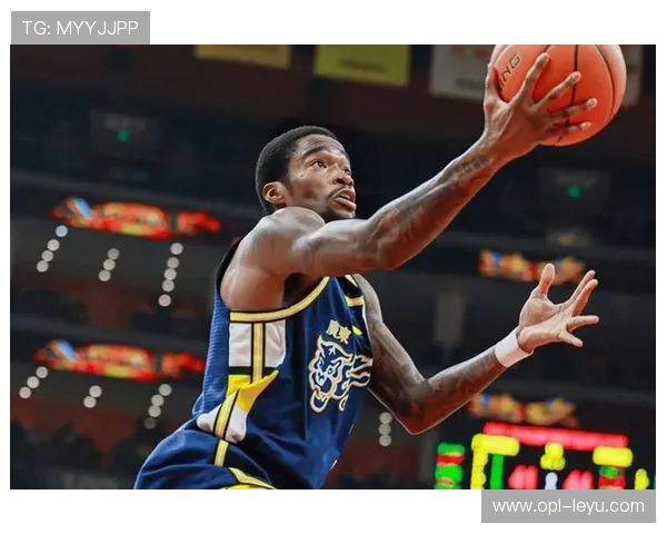 特纳挡拆拉开空间提升三分命中率显著优于队内其他内线