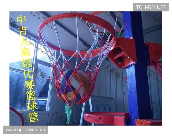 篮球卡篮筐如何处理？最新规则详细解读